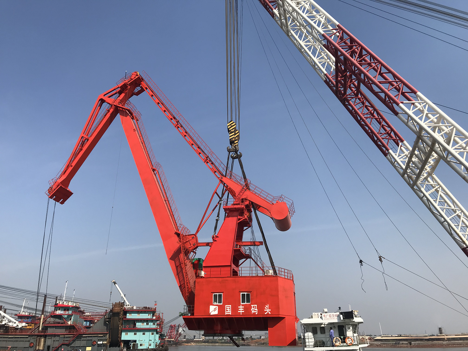 大干第四季度，公司生產傳喜報：MQ5045港口門座式起重機順利完成吊裝總裝！