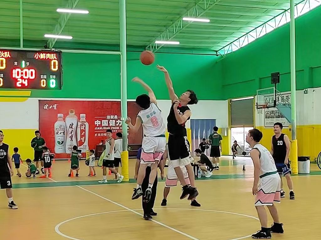 執球會友 以心迎新|新老員工籃球賽激情開賽